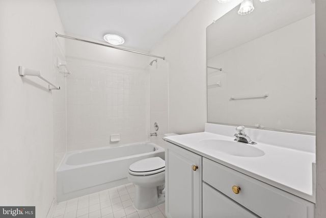 8609 WOODLAND HEIGHTS CT, Alexandria, VA 22309