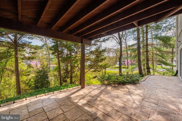 8609 WOODLAND HEIGHTS CT, Alexandria, VA 22309