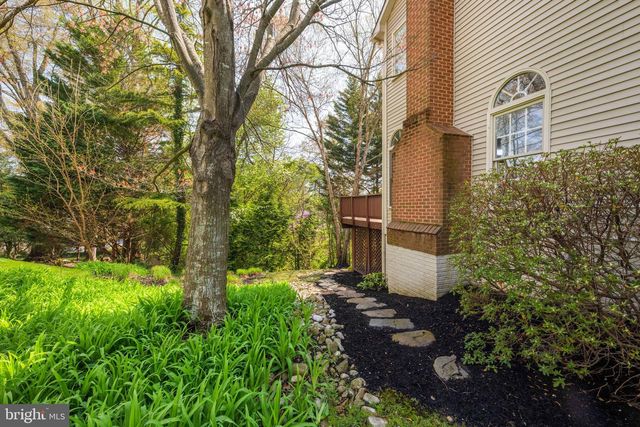 8609 WOODLAND HEIGHTS CT, Alexandria, VA 22309
