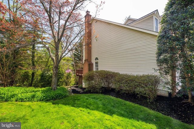 8609 WOODLAND HEIGHTS CT, Alexandria, VA 22309