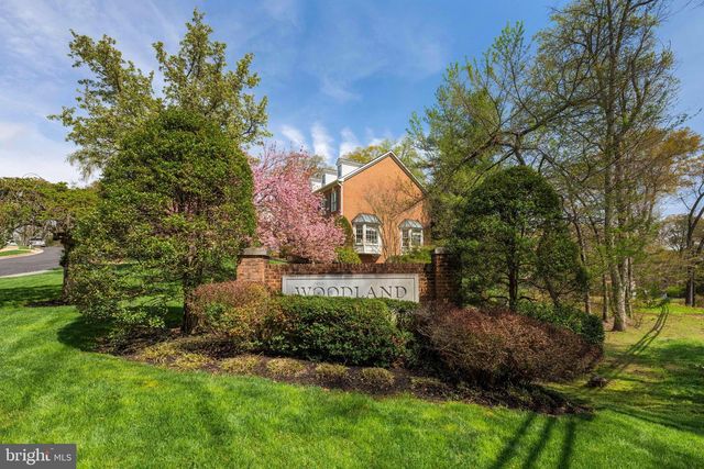 8609 WOODLAND HEIGHTS CT, Alexandria, VA 22309