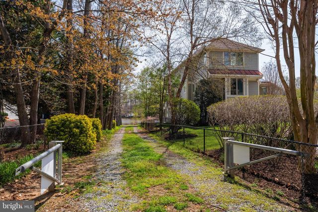 8609 WOODLAND HEIGHTS CT, Alexandria, VA 22309