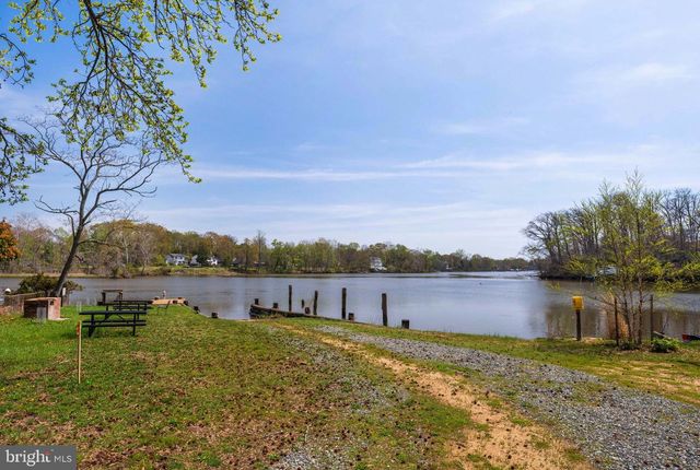 8609 WOODLAND HEIGHTS CT, Alexandria, VA 22309