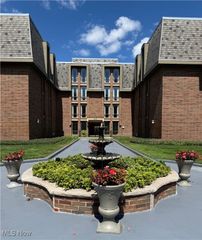 2385 Covington Road 402, Fairlawn, OH 44313