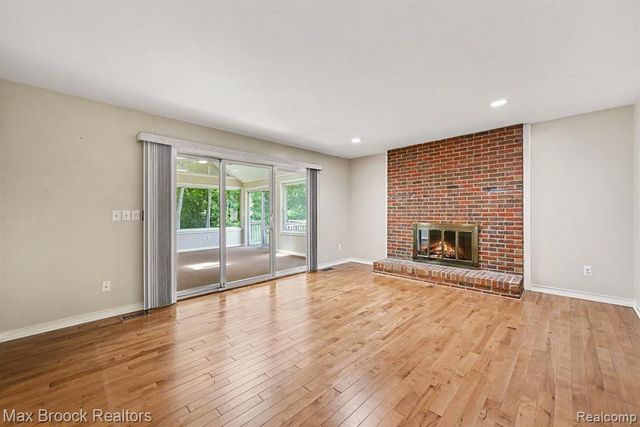 18733 Yorkshire Drive, Livonia, MI 48152