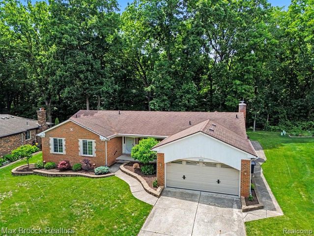 18733 Yorkshire Drive, Livonia, MI 48152