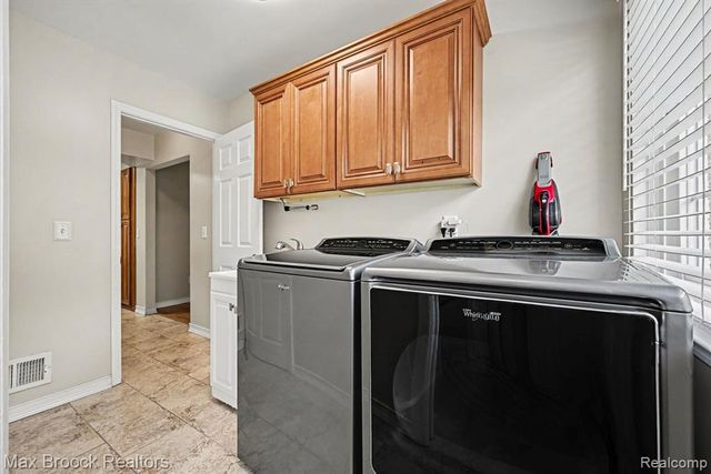18733 Yorkshire Drive, Livonia, MI 48152