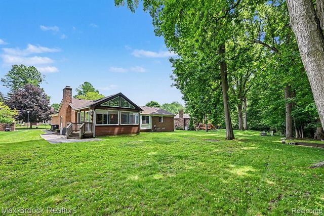 18733 Yorkshire Drive, Livonia, MI 48152