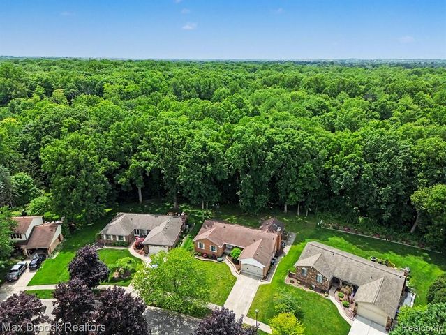 18733 Yorkshire Drive, Livonia, MI 48152