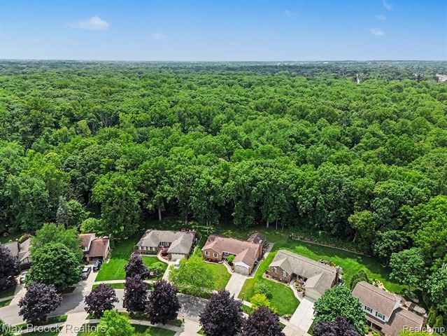18733 Yorkshire Drive, Livonia, MI 48152