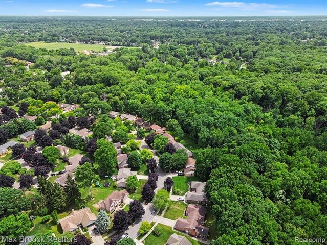 18733 Yorkshire Drive, Livonia, MI 48152