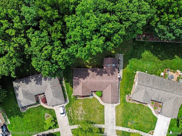 18733 Yorkshire Drive, Livonia, MI 48152
