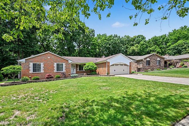 18733 Yorkshire Drive, Livonia, MI 48152