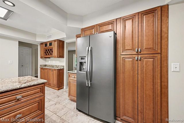 18733 Yorkshire Drive, Livonia, MI 48152