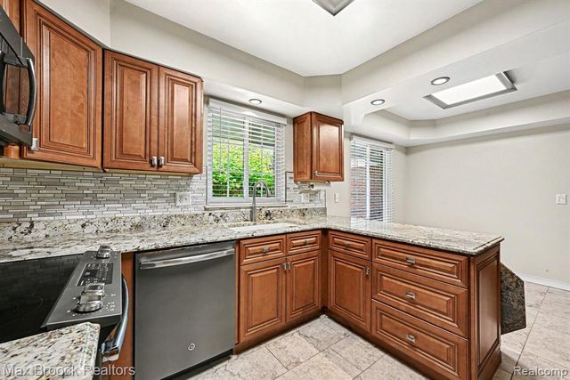 18733 Yorkshire Drive, Livonia, MI 48152