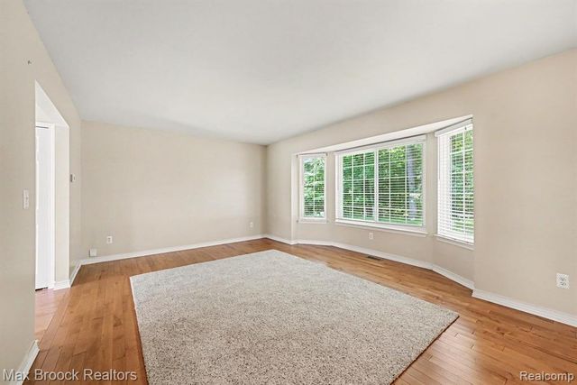 18733 Yorkshire Drive, Livonia, MI 48152