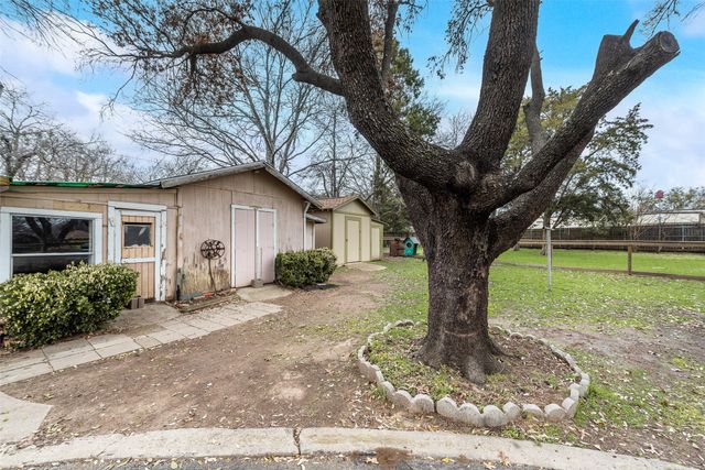 728 Del Drive, Denton, TX 76207