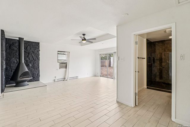 302 WEATHERCOCK LN, Windcrest, TX 78239