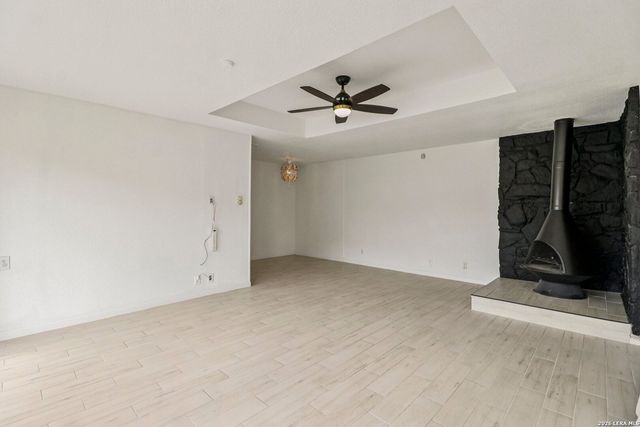 302 WEATHERCOCK LN, Windcrest, TX 78239