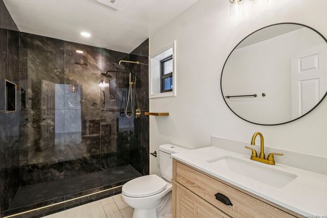 302 WEATHERCOCK LN, Windcrest, TX 78239