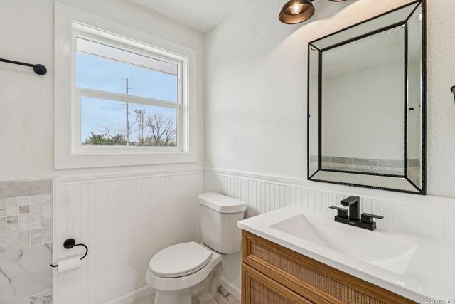 302 WEATHERCOCK LN, Windcrest, TX 78239