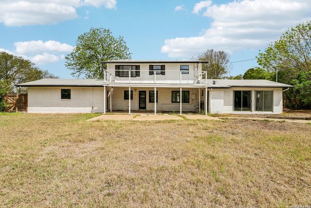 302 WEATHERCOCK LN, Windcrest, TX 78239