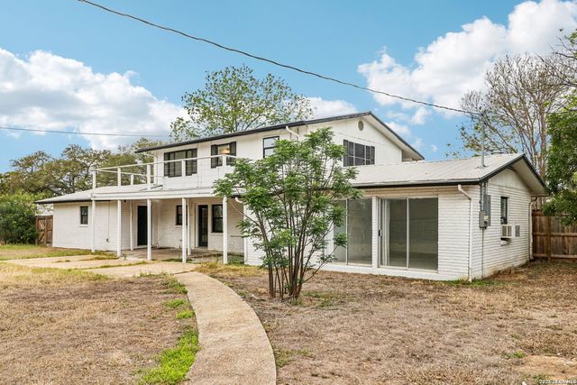 302 WEATHERCOCK LN, Windcrest, TX 78239