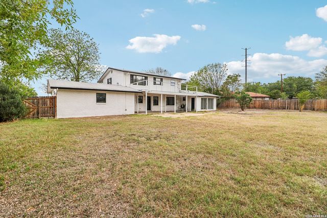 302 WEATHERCOCK LN, Windcrest, TX 78239