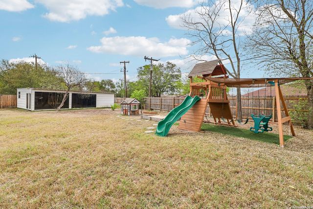 302 WEATHERCOCK LN, Windcrest, TX 78239