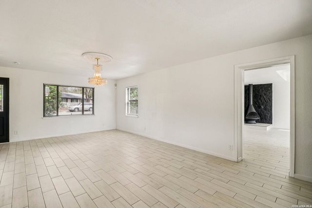 302 WEATHERCOCK LN, Windcrest, TX 78239