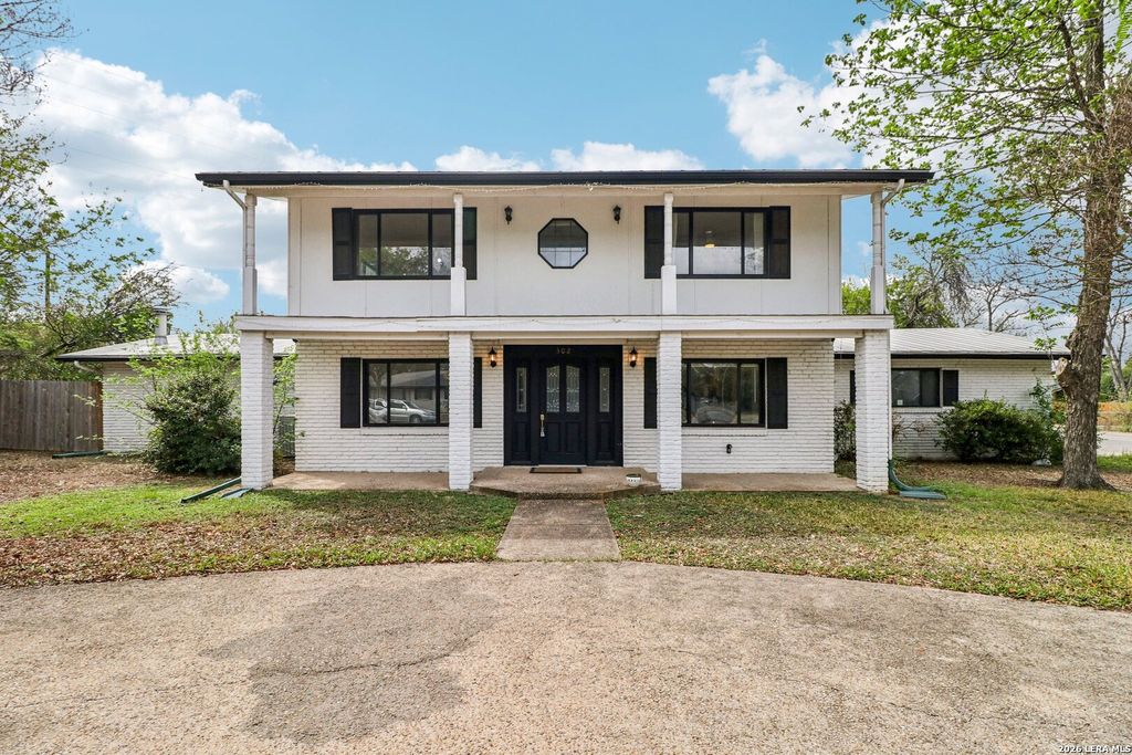 302 WEATHERCOCK LN, Windcrest, TX 78239