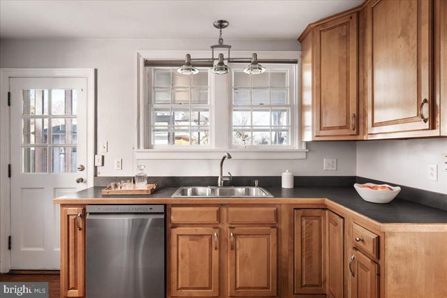 330 W CECIL ST, Winchester, VA 22601