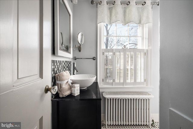 330 W CECIL ST, Winchester, VA 22601