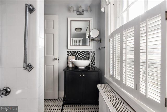 330 W CECIL ST, Winchester, VA 22601