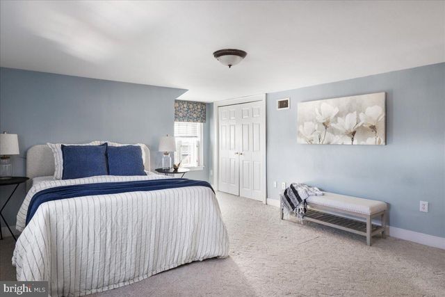 330 W CECIL ST, Winchester, VA 22601