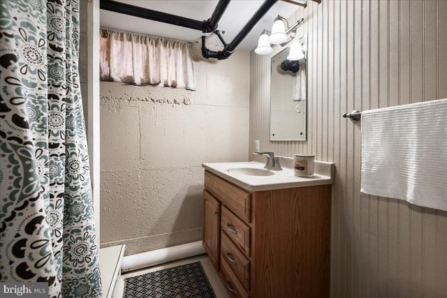 330 W CECIL ST, Winchester, VA 22601