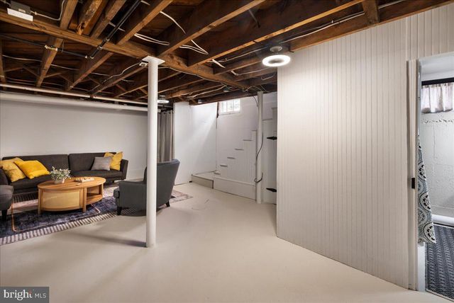 330 W CECIL ST, Winchester, VA 22601