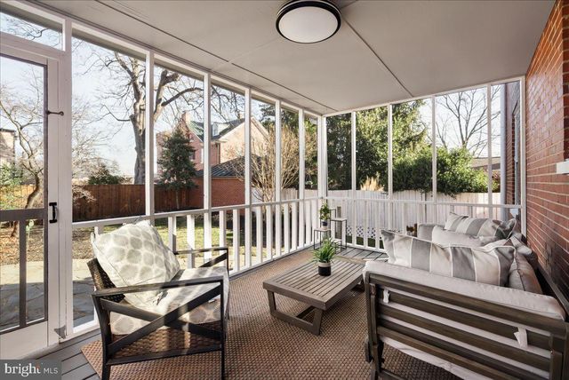 330 W CECIL ST, Winchester, VA 22601