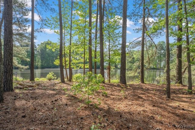 2632 Piney Ridge Dr, Richmond, VA 23223