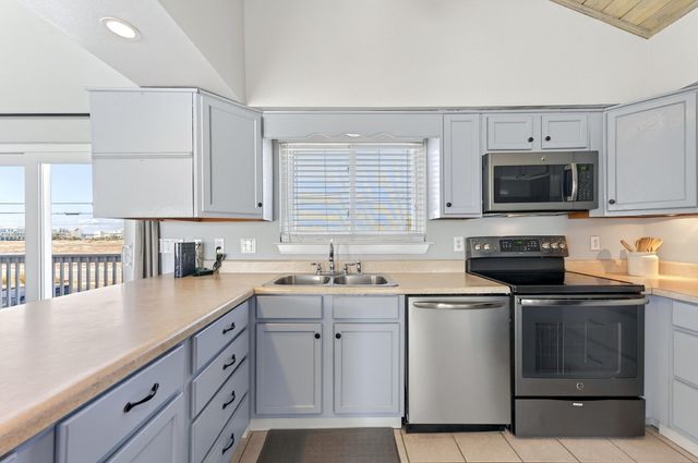 7569 White Sands Boulevard, Navarre, FL 32566