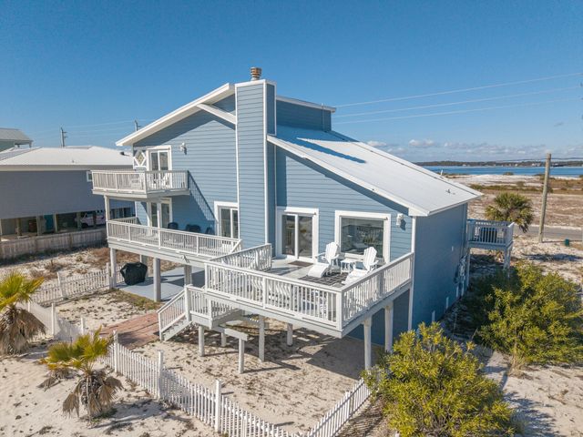 7569 White Sands Boulevard, Navarre, FL 32566