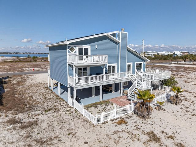 7569 White Sands Boulevard, Navarre, FL 32566