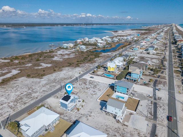 7569 White Sands Boulevard, Navarre, FL 32566