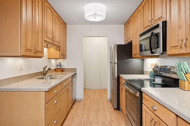 4350 Brookside Court 108, Edina, MN 55436