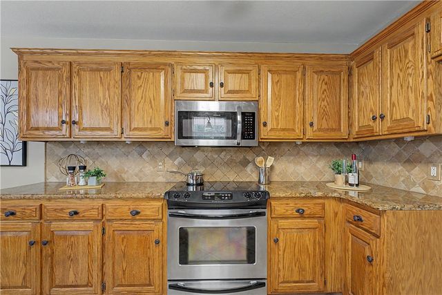 4 Benwick Lane, Bella Vista, AR 72714