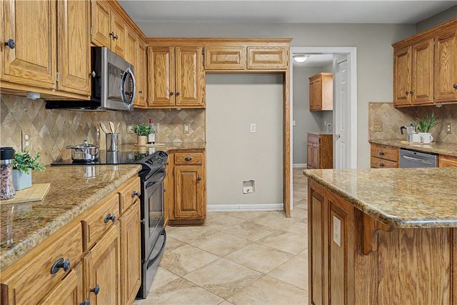 4 Benwick Lane, Bella Vista, AR 72714