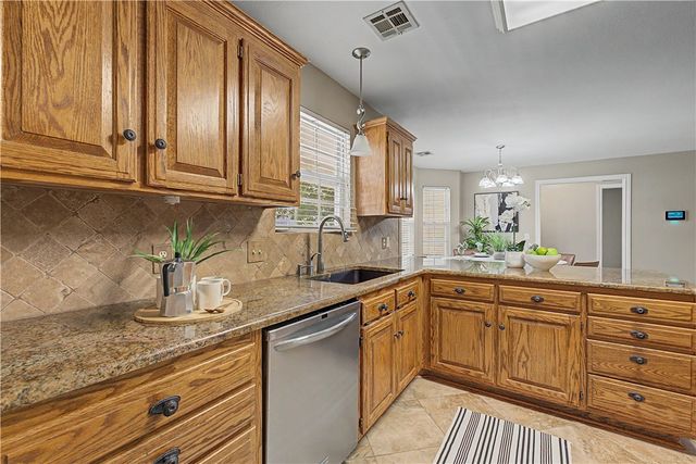 4 Benwick Lane, Bella Vista, AR 72714