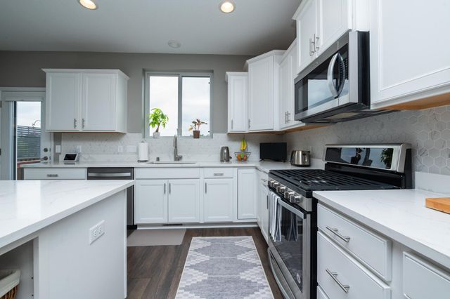 533 Satori Way, Chaska, MN 55318