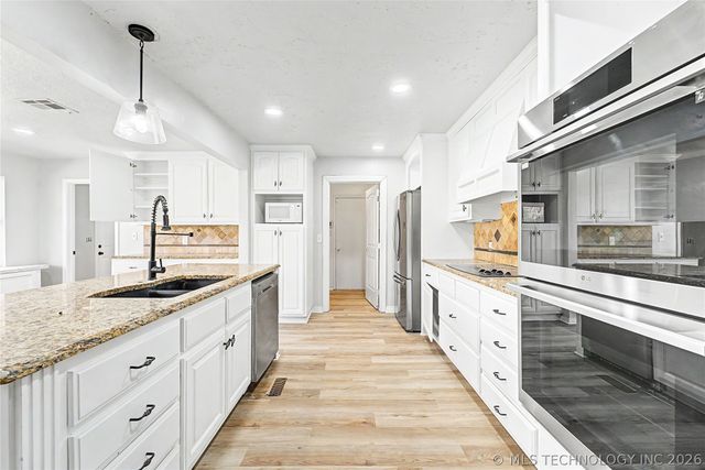 912 W Park Place, Broken Arrow, OK 74011