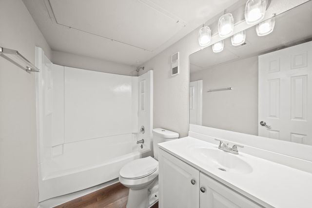 12905 Woodforest Boulevard 204, Houston, TX 77015